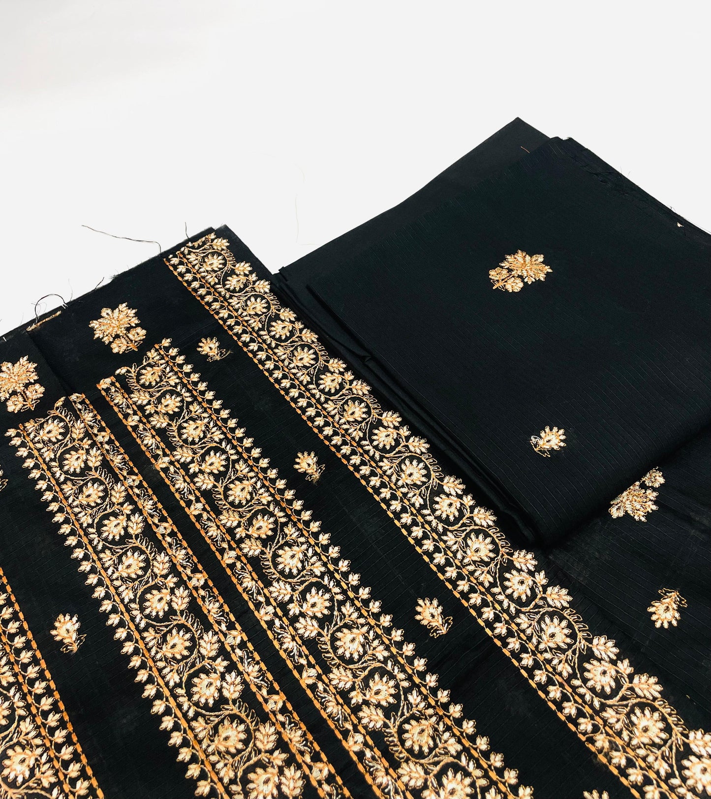 2PC Unstitched Cambric Cotton Suit Design 04