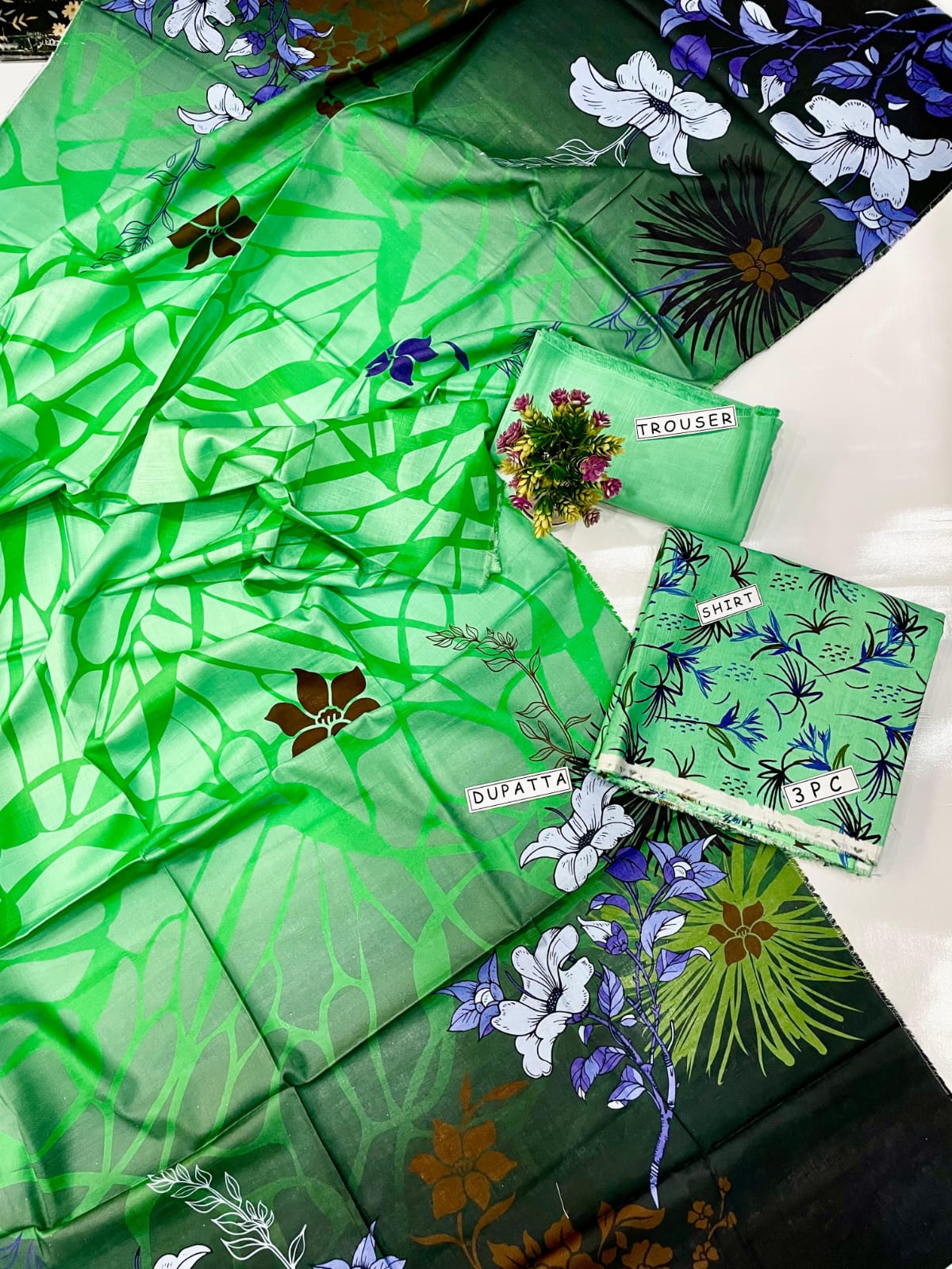 KHADAR 3PC PRINTED DRESS PLAIN TROUSER DESIGN 04