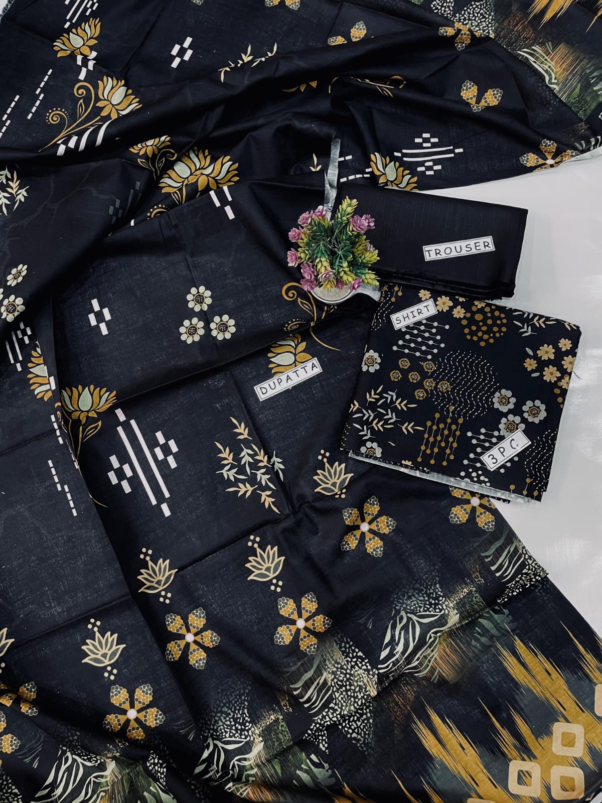 KHADAR 3PC PRINTED DRESS PLAIN TROUSER DESIGN 05